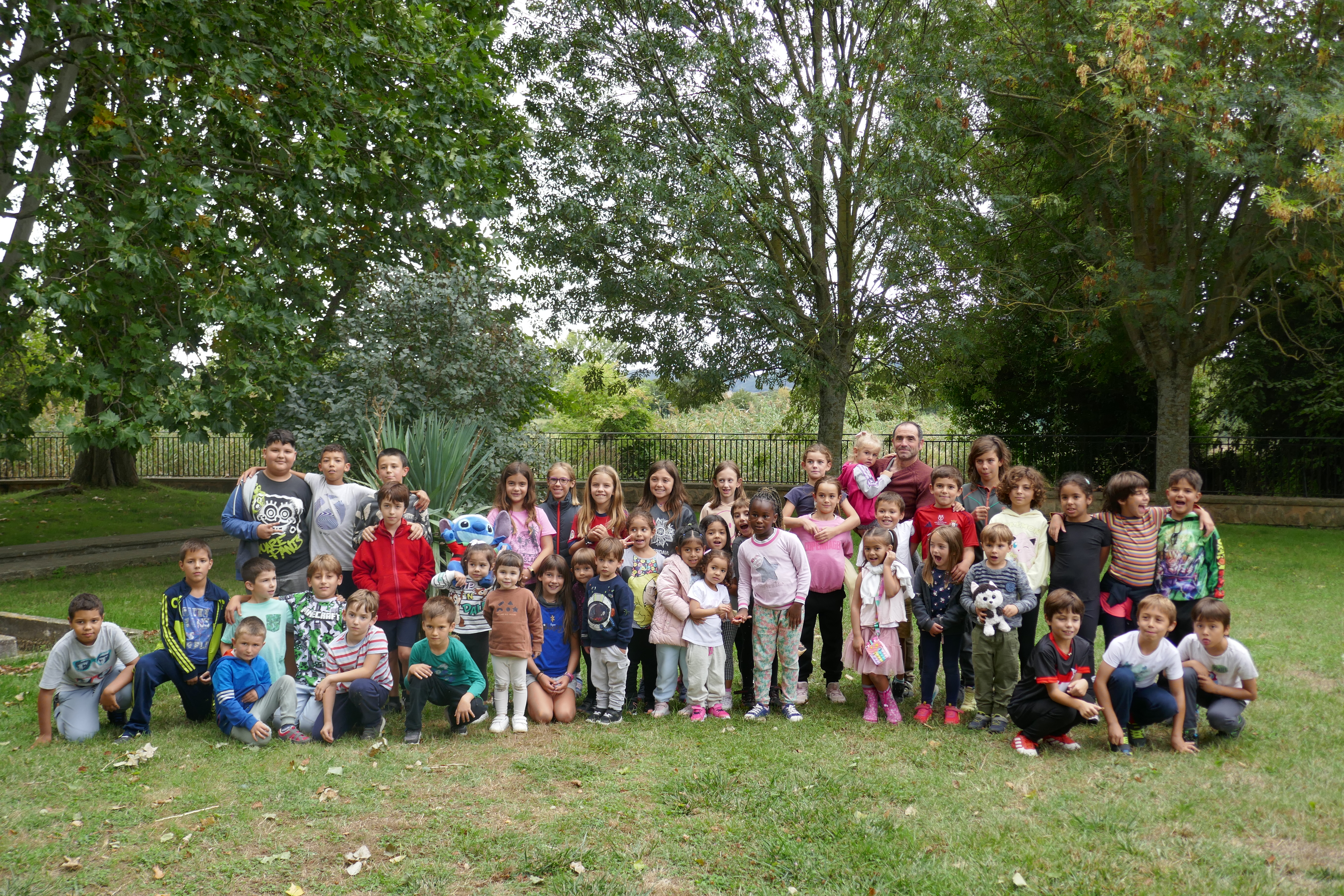 Buenos días familias,  Hoy damos por finalizado el curso 2024-2025. Ha sido un curso repleto de emociones, superaciones, trabajos... y, por fin, ha llegado el momento de descansar que tanto se han ganado.   Os deseamos un feliz verano, felices momentos en familia y recordar, nos vemos en septiembre.